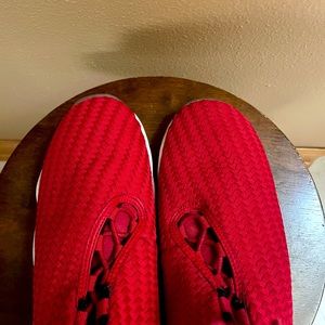 🆕 NIKE Red Weave Side Lace Sneaker